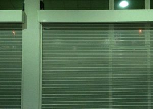 Cierre enrollable microperforado lacado al horno automatizado