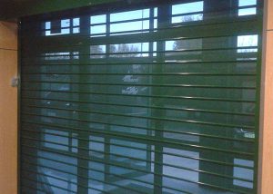 Cierre microperforado lama FC 115 lacado al horno instalado en Mostoles