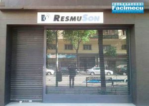 Facahada comercial con cierre microperforado