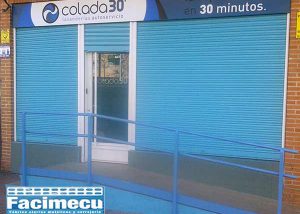 Fachada comercial motorizada modelo FC-85