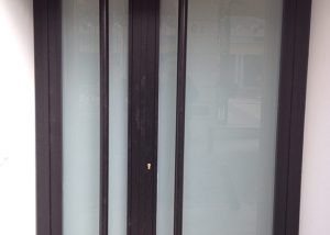 Puerta de cerrajeria lacada al horno