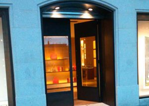 Puerta de dos hojas con vidrio 6+6