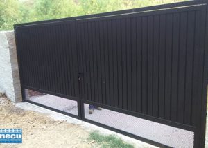 Puerta abatible de dos hojas lacada la horno