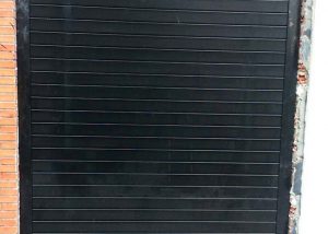 Puerta enrollable en aluminio extrusionado lama FC1P 100