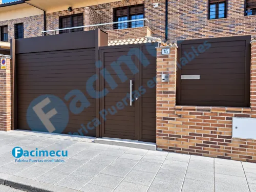 Integración Arquitectónica con Cerramientos a Medida: Aluminio RAL Óxido y Lama fc2p-100